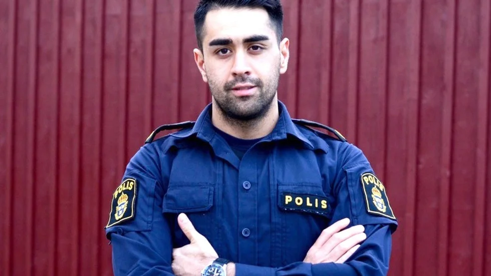 Polisen Mustafa Panshiri är flitigt anlitad som föreläsare och brinner särskilt för ensamkommande ungdomars framtid i sitt nya hemland.