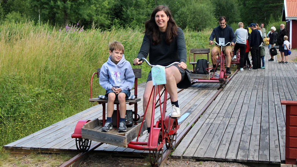 Några av turisterna som hyrde dressiner i Björkudd och gav sig ut på smalspåret var Wendy Van de Sompele, Roan Laes och Kris Laes.