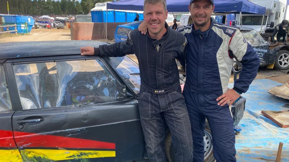 Mats Johansson och Mats Andersson tränar Rimforsas fotbollslag till vardags. Den här veckan är det Semesterracet som gäller. 