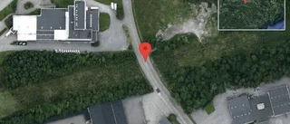 En personbil i trafikolycka på Svarvargatan