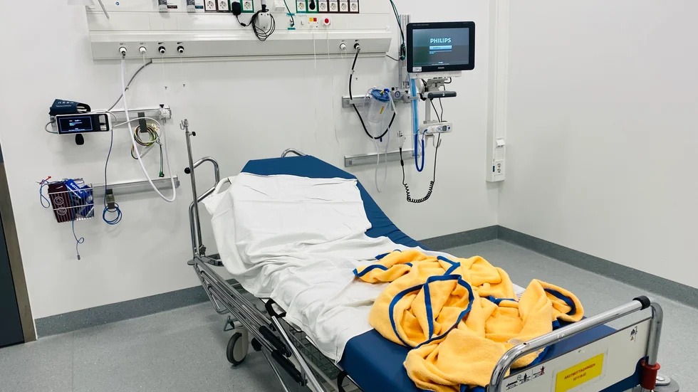 UNT-reportern Jeanina Santiago fördes med ambulans till sjukhuset. 
