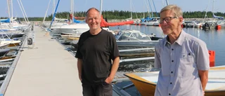Bondökanalen förenar skärgården – många båtar i hamnen