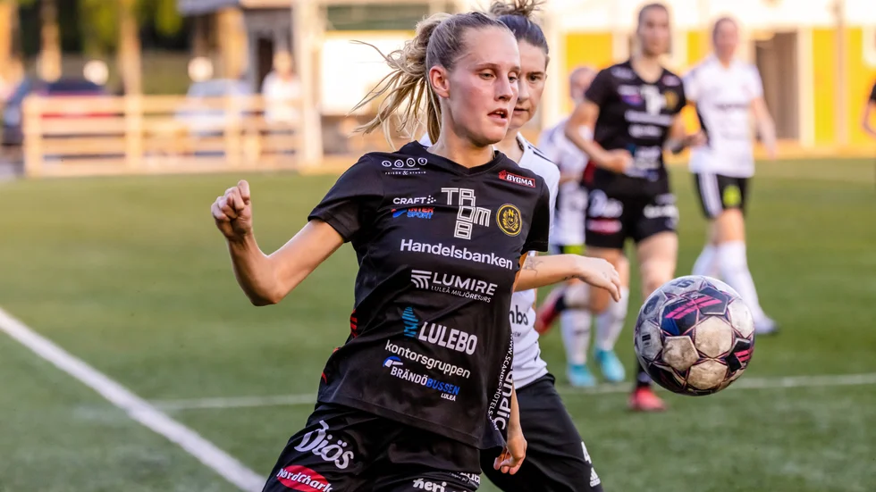 Emma Rierstam lämnar Notviken.