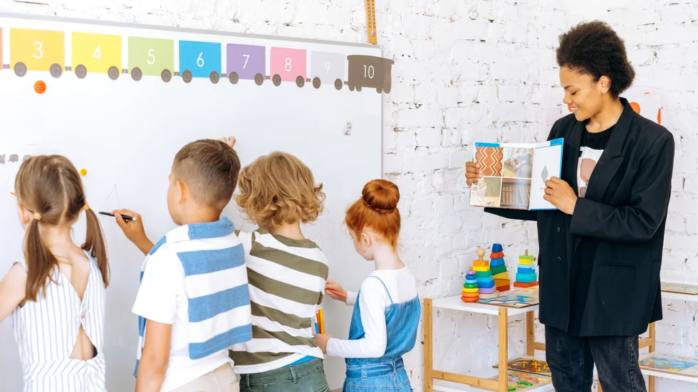 Konfessionella friskolor följer den svenska läroplanen.