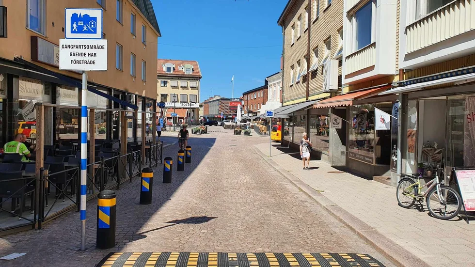 Sevedegatan är en av de gator som kommunstyrelsen beslutat att stänga av nattetid. Beslutet kommer inte påverka hotellgäster eller boende som har parkering. 