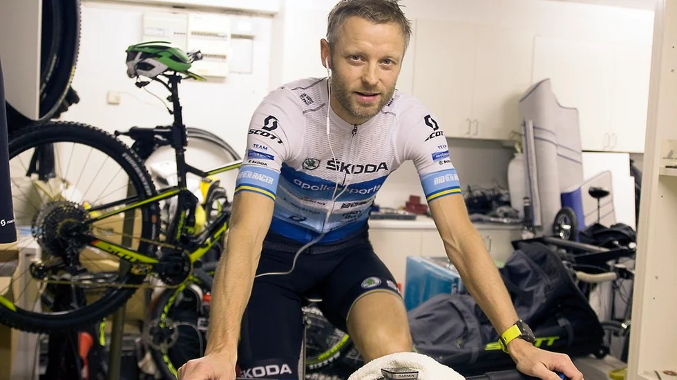 Under vintern blir det många och långa träningspass i garaget för Henrik Sparr. Men det går ganska lätt när målet är mountainbikens Tour de France i Sydafrika till våren.