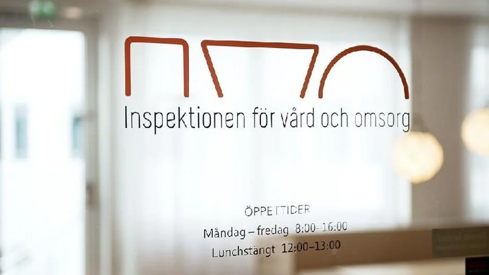 IVO, Inspektionen för Vård och Omsorg, har beslutat om att återkalla en sjuksköterskas legitimitet.