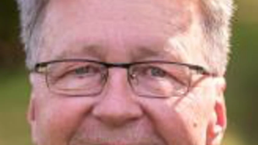 Lars Jonsson, komminister, berättar för SN att sommarens läger har fått delas upp i två delar och att man kommer skriva lägerdagbok.
