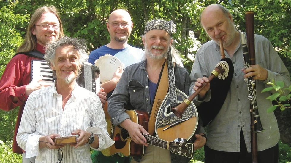 Musikgruppen Raa kommer till Mellösa och Teater Klämman.