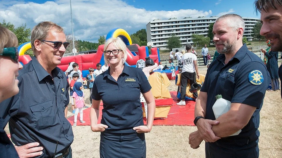 Eva Johansson och hennes kollegor från räddningstjänsten deltog i familjedagen i Brandkärr under lördagen.