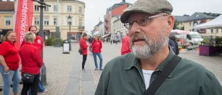 En dag till valet: Veliga väljare vid valstugorna
