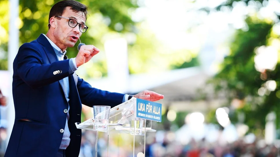 Moderaternas förslag att förbjuda aktivt deltagande i våldsbejakande organisationer väcker många frågor om demokrati och frihet. Vad är våldsbejakande och var går gränsen för deltagande? I grunden är förslaget och den efterföljande diskussionen viktig för demokratins fortlevnad
