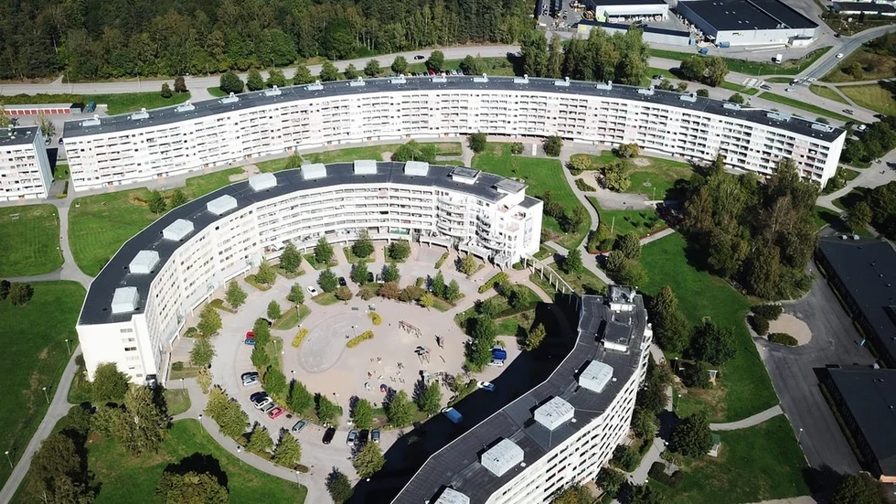 "Vad är det för människa som inte tycker att vi är nog drabbade, utan tar ifrån oss denna glädje att få sitta ute i den friska luften" skriver en Brandkärrsbo. Arkivbild