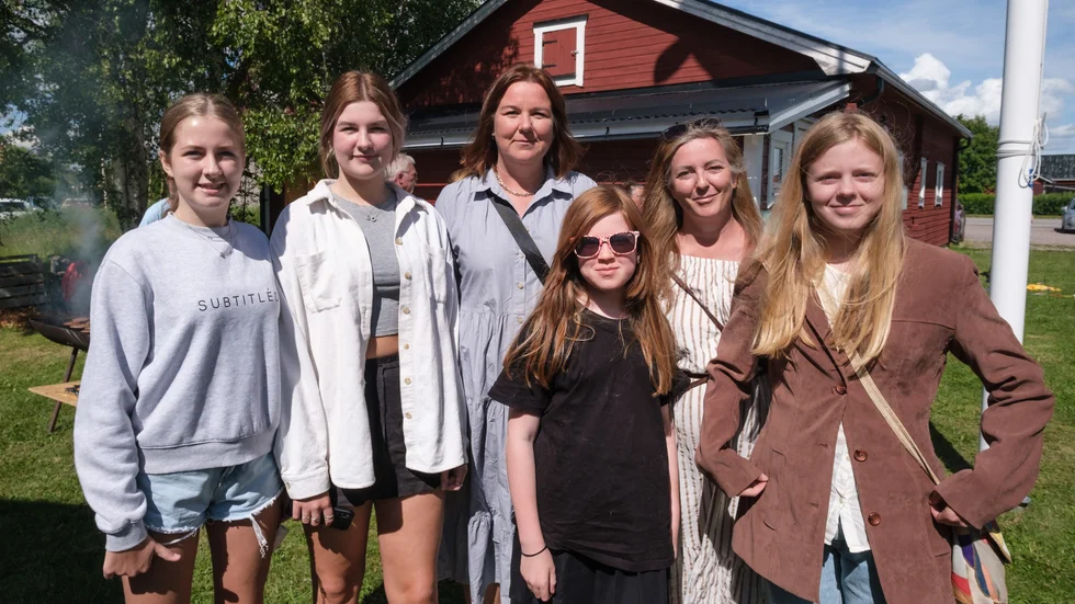Malin Shooks och Pernilla Danielsson hade kommit med sina döttrar från Australien respektive Stockholm. Emma Shooks, Matilda Shooks, Malin Shooks, Ingrid Aidehag, Pernilla Danielsson och Siri Aidehag. 
