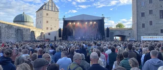 Allsång direkt med "Dansar aldrig nykter" • Så var konsertfesten på Vadstena slott