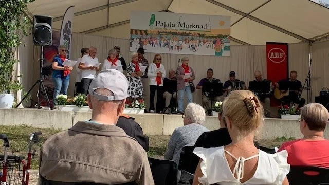 På scenen var ABFs sånggrupp och Pajala dragspelsgille