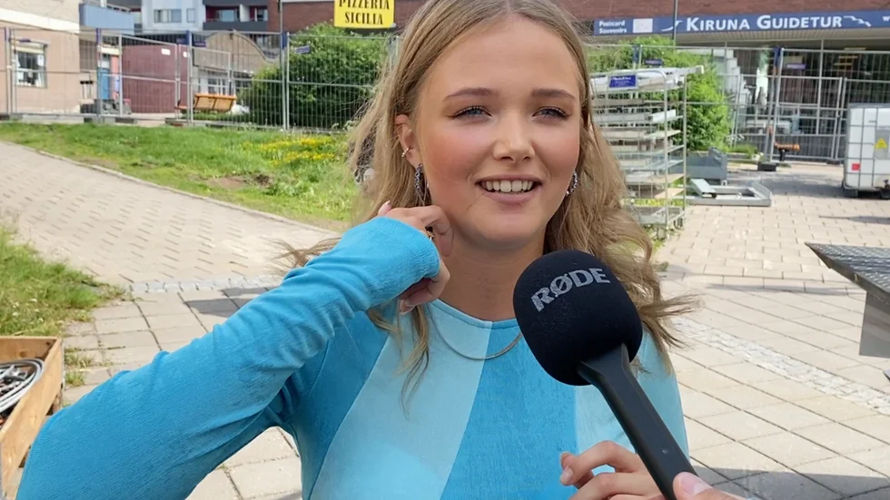 Malou Prytz uppträdde i solen under lördagen på Kirunafestivalen. Efteråt planerade hon att hyra bil.