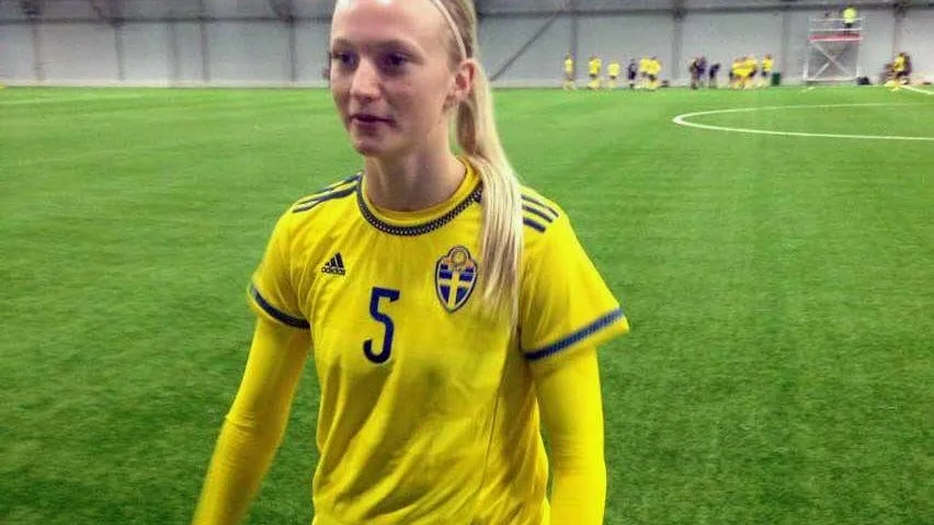 LÄGER. Frida Elofsson spelade internmatcher med F16-landslaget i helgen. Målet är EM nästa år.