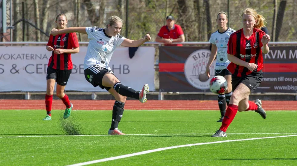 Motala AIF förlorade bortamatchen mot Smedby B efter att bara ha kommit till spel med elva spelare.