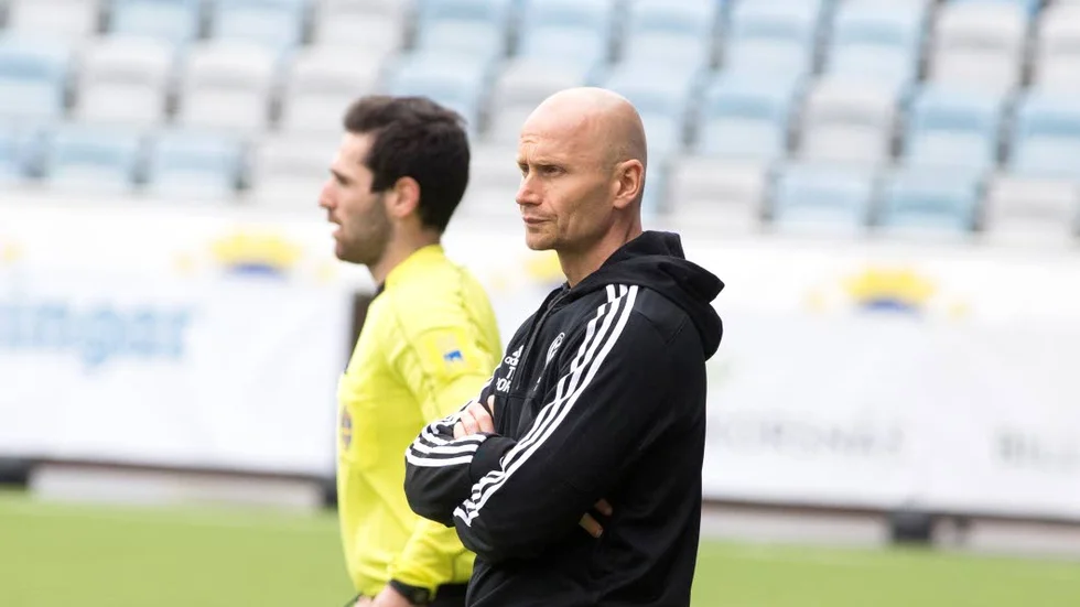 SLUTAR. Tony Andersson lämnar Motala AIF:s fotbollslag. Han får inte ihop livspusslet och slutar träna laget. Oklart när han gör sin sista match.
