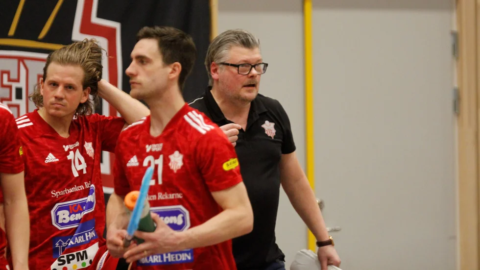 Peter Lund lämnar Strängnäs IBK. Sista matchen som tränare i klubben blev SSL-kvalet mot Nykvarn.