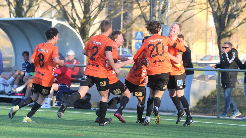Peter Öhman har precis gjort 1-0 mot Kvarnsveden. Det räckte till tre poäng.