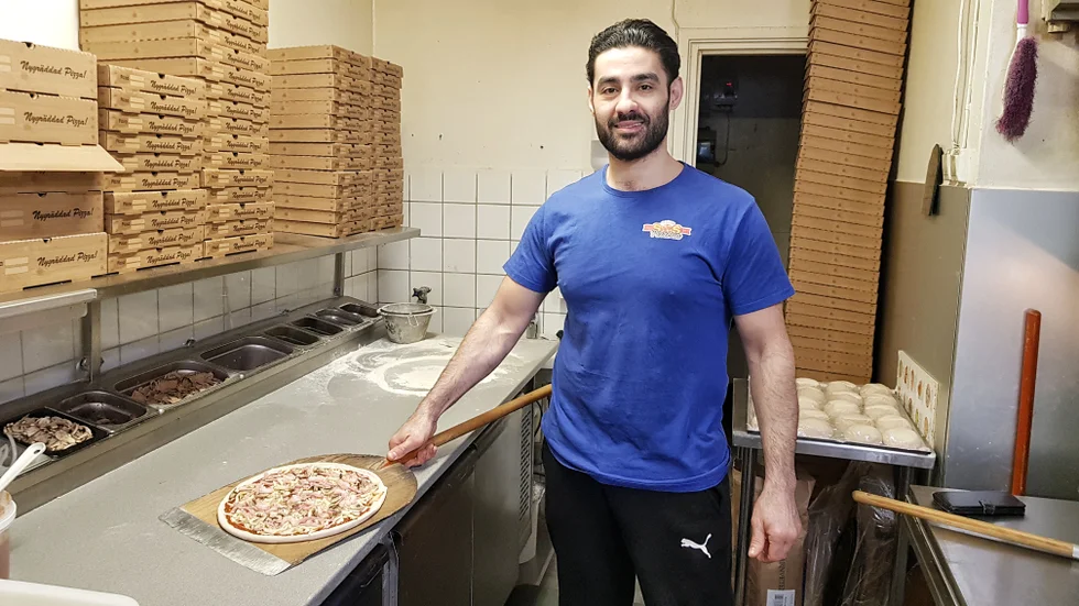 Samir Faraj, SOS pizzeria i Öjebyn, vet att stället är populärt bland Piteåborna. "Det gäller att inte snåla med fyllningen", säger han.