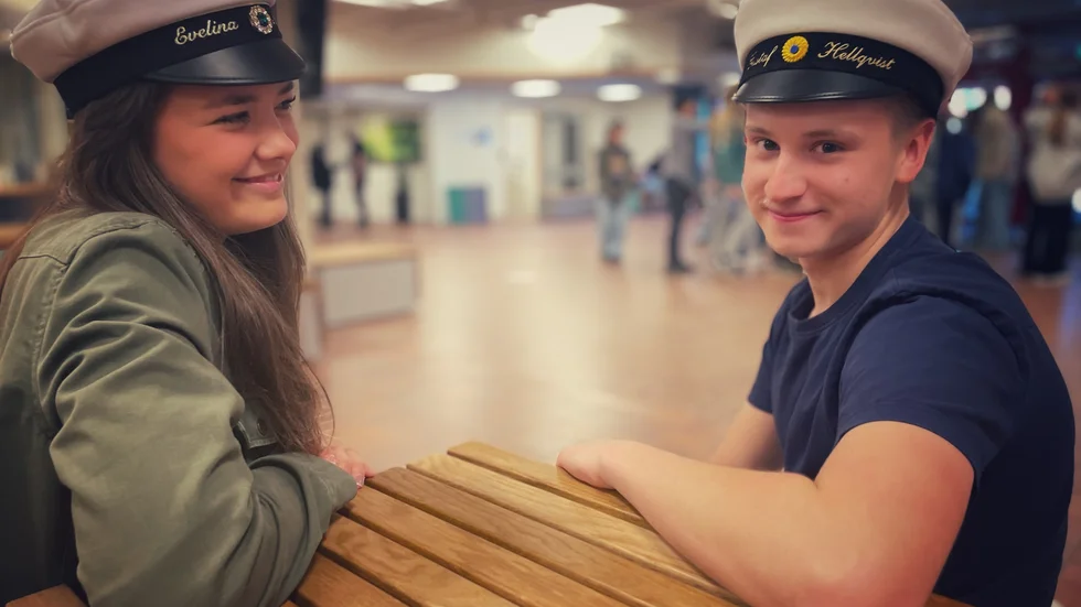 Gustaf Hellqvist och Evelina Andersson tar studenten från Arlandagymnasiet i år. Men vad händer härnäst?