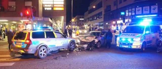 Polisbil krockade med taxi