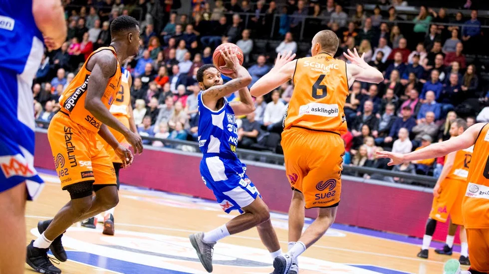 Stjärnan. Brandon Rozzell var på spelhumör och satte 21 poäng i segermatchen – bäst i matchen tillsammans med Yannick Anzuluni.