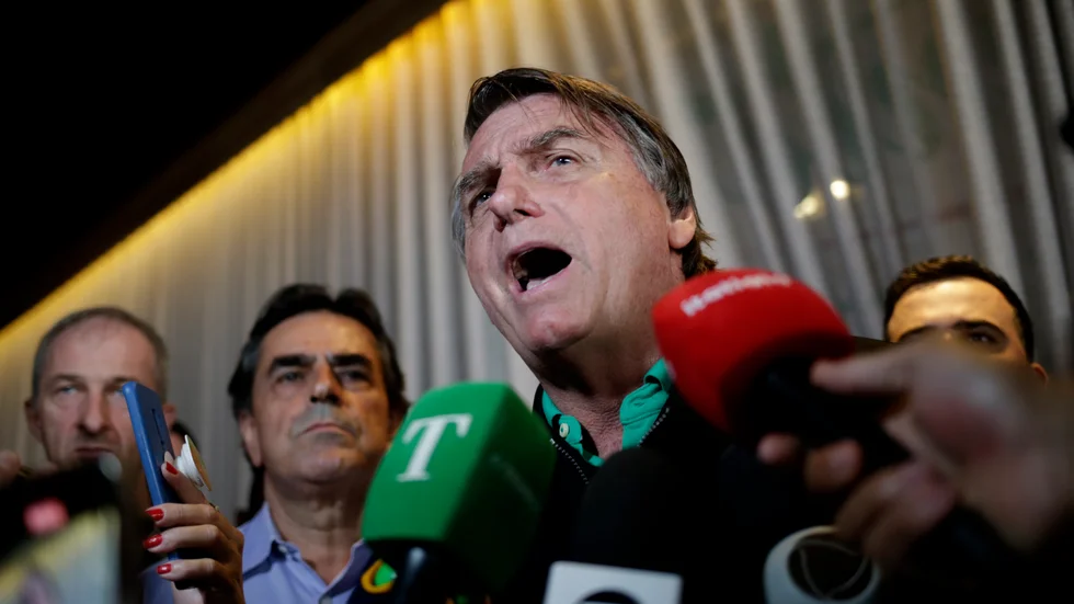 Jair Bolsonaro vid en pressträff i Belo Horizonte efter att domen föll.