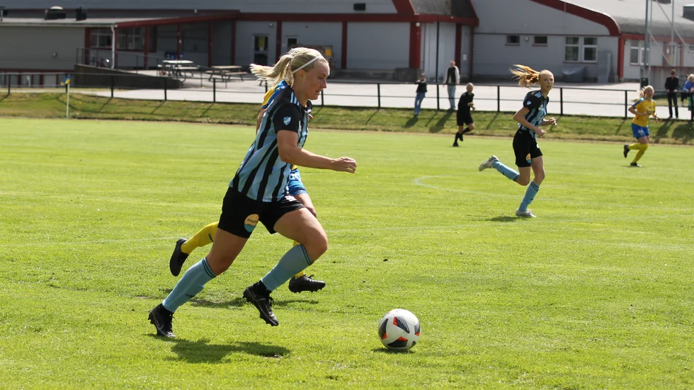 Vilma Winqvist bidrog två mål när Västervik Damfotboll vann.