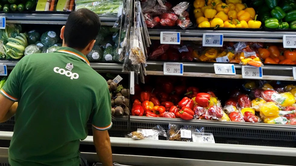Butikerna behöver sina påslag för att gå runt – och på just frukt och grönt behöver det vara större eftersom det är så mycket svinn, enligt Coop. Arkivbild.