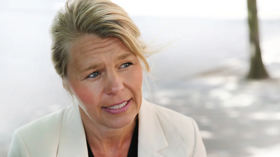 Sophia Jarl, kommunstyrelsens ordförande menar att sekretessen är nödvändig eftersom det finns intressen som vill veta var sårbarheterna finns. 