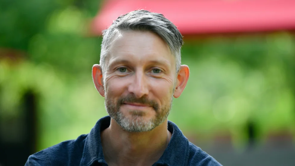Trots att Melker Sörenstam bara är 42 år har han medverkat i de flesta musikalerna. Nu är en av drömmarna att få sätta upp ”Sound of music”, kanske beror det på att han vill ha revansch efter att han fick nobben som liten grabb. Men i dag är det annorlunda för nu sitter Melker med och fattar besluten vid en audition. Vem som får rollen eller vem som får leta sig vidare.
