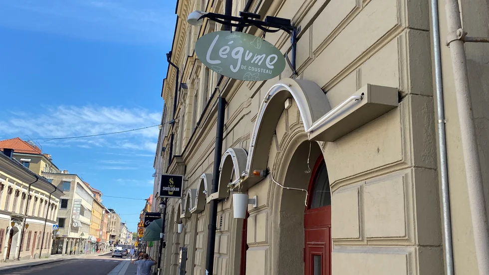 Den vegetariska restaurangen Légume på Drottninggatan i Uppsala stänger. Däremot blir klassiska Shotluckan som håller till i samma lokaler kvar.