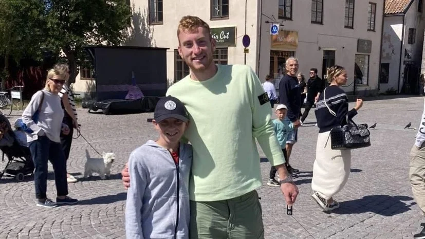 Max Ullrich och Dejan Kulusevski träffades på Visbys gator.