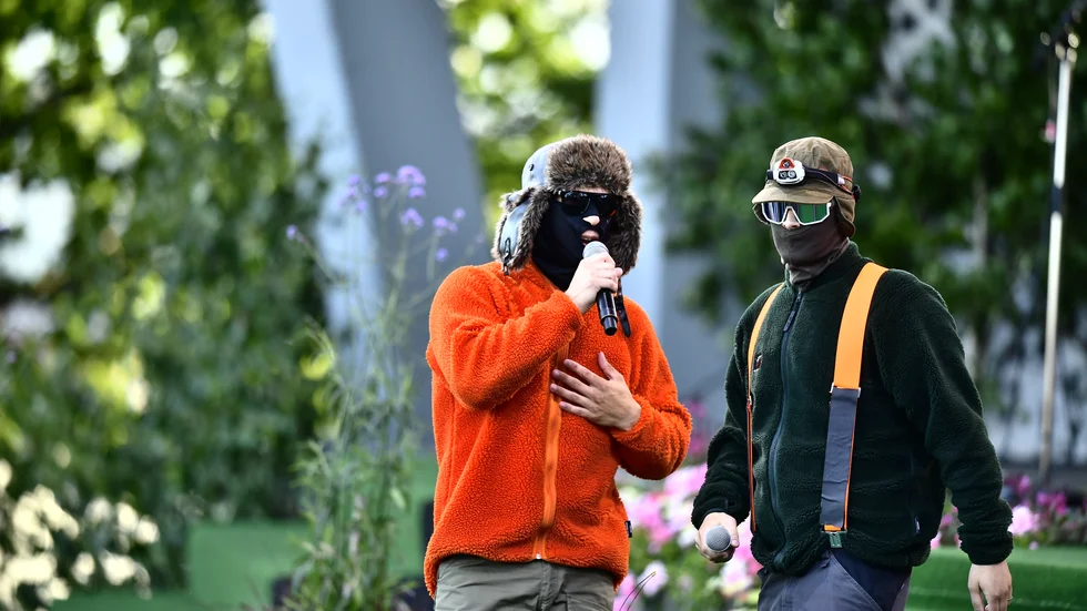 Hooja och kompanjonen DJ Mårdhund vid ett framträdande på Allsång på Skansen. Arkivbild.
