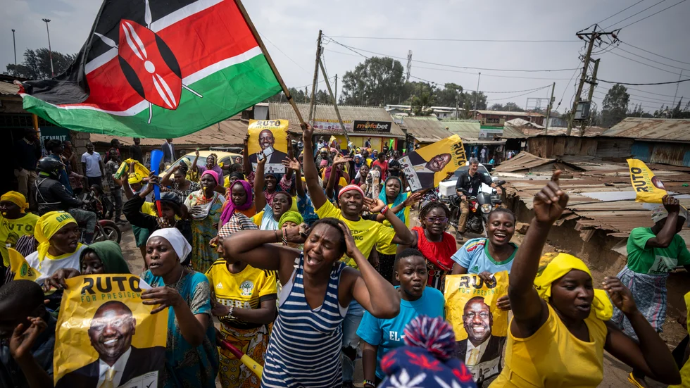 Anhängare till Kenyas nuvarande president William Ruto firar hans seger i presidentvalet i fjol. Arkivfoto.