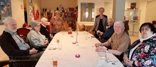 90-åringar bjöds på lunch av sin PRO-förening