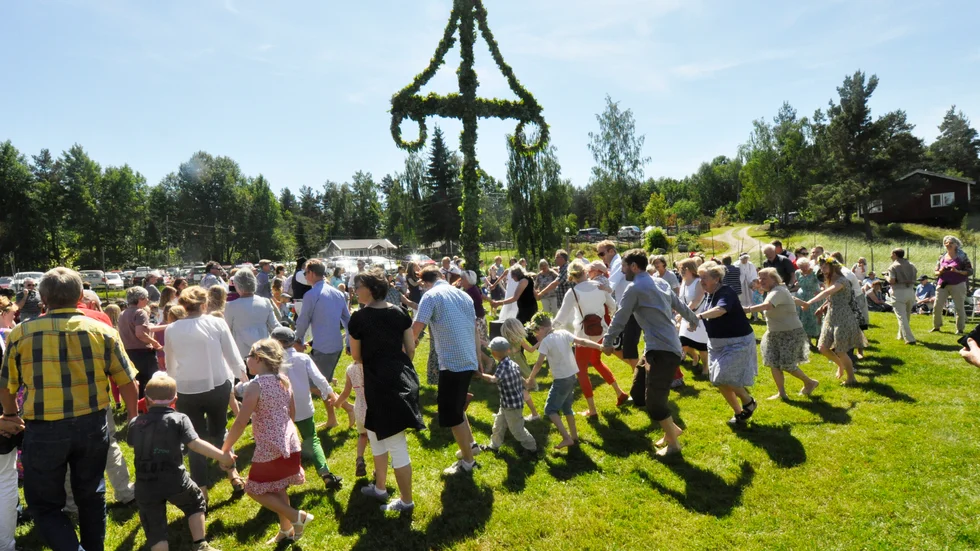 Traditionen med midsommarafton vid Ullevi hembygdsgård fortsätter. Arkivbild från firandet 2012.