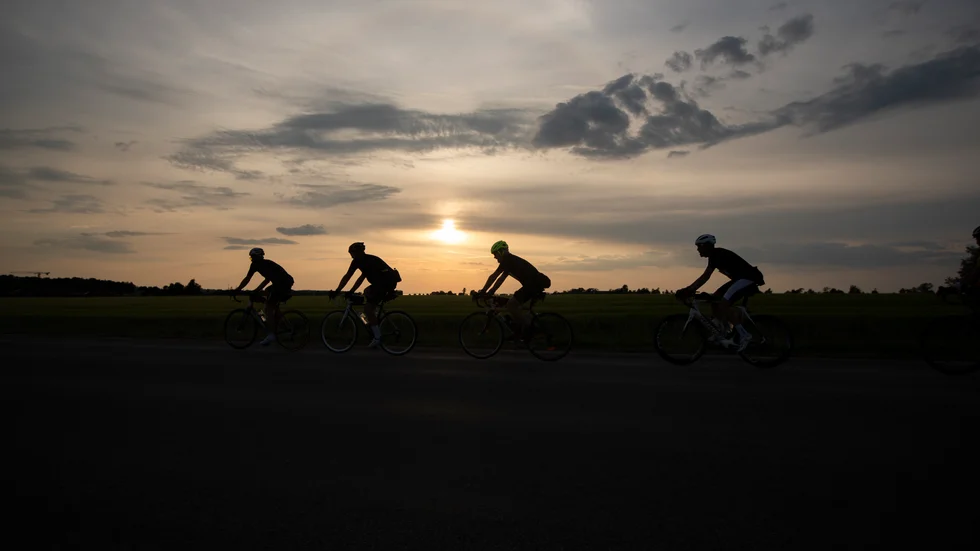 En bild från Vätternrundan 2023. Omskyltning är en stor kostnad för cykellopp på Sveriges vägar, inte minst för Vätternrundan. Men än är det inte klart vad och hur mycket Trafikverket ska stå för.