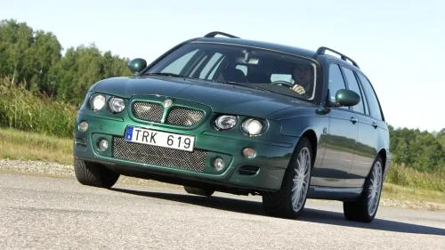Visst ser den fräck ut, MG ZT-T, men byt ut grillen och spoilern så blir det en Rover 75. Är vi så lättlurade?