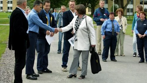 Kriminalvårdsstyrelsens generaldirektör Lena Häll Eriksson hälsade på alla anställda på Skänningeanstalten.Bild: JAN CHRISTER PERSSON