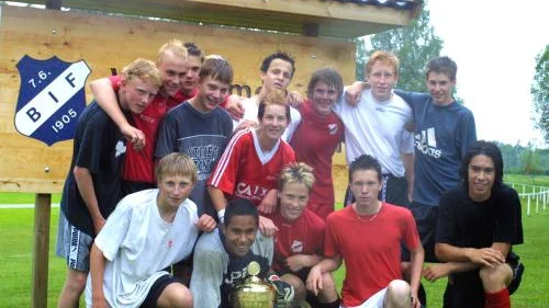 Boxholms främsta pojklag genom tiderna. 15-åringarna vann Örebro-Cupen nyligen och leder P-15 Elit med fem poängs marginal.