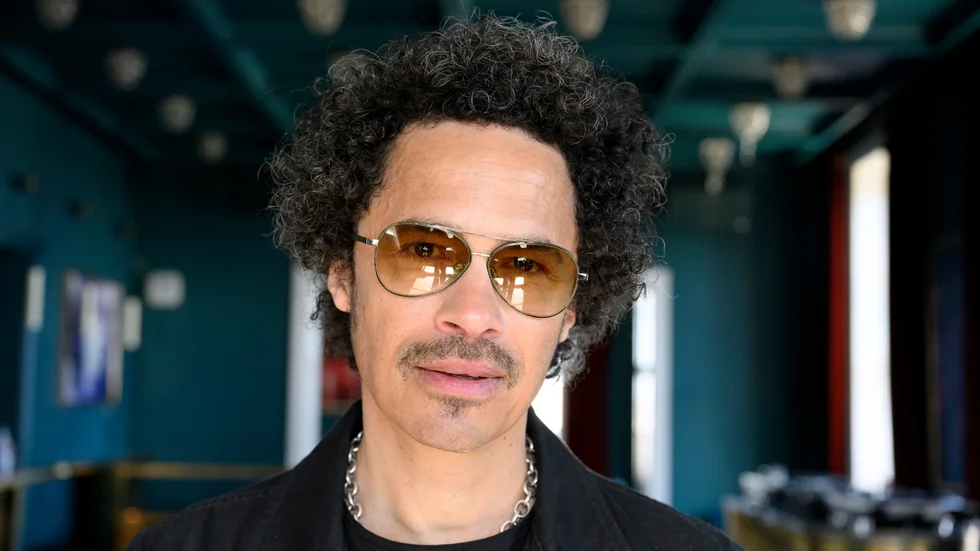 Eagle-Eye Cherry hoppas hitta fler svenska lyssnare genom "Så mycket bättre". "Jag har ju inte turnerat så mycket i Sverige så det känns också kul att återkoppla och komma tillbaka in i svenska hem", säger han.
