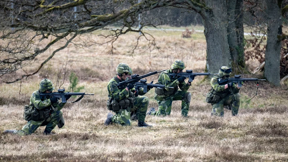 Stridsuppvisning med hemvärnet på ett regemente i södra Sverige. I Norrbotten kommer Aurora 23 synas bland annat som militära transporter på våra vägar när hemvärnsförband övar. (Arkivbild)