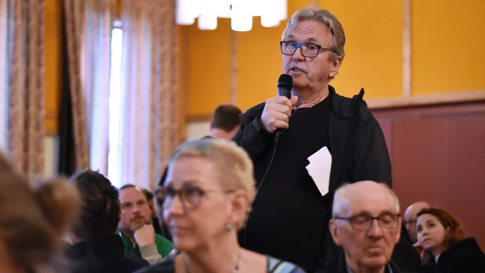 ”Vi har ett av kommunens bästa boenden i Bastuträsk. Då lägger man ned det. Jag förstår ingenting”, sa Jerry Wikström, och efterlyste samtidigt en bättre redovisning av ekonomin.