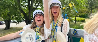 Studenternas rullande fest genom stan – vi hängde med på flaket 