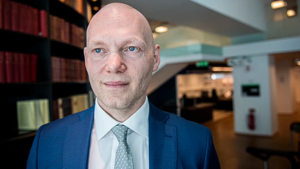 Finansmarknadsminister Niklas Wykman (M), som även är ansvarig minister för spel, ger en utredare i uppdrag att se på möjligheten att förbjuda partipolitiska lotterier. Arkivbild.